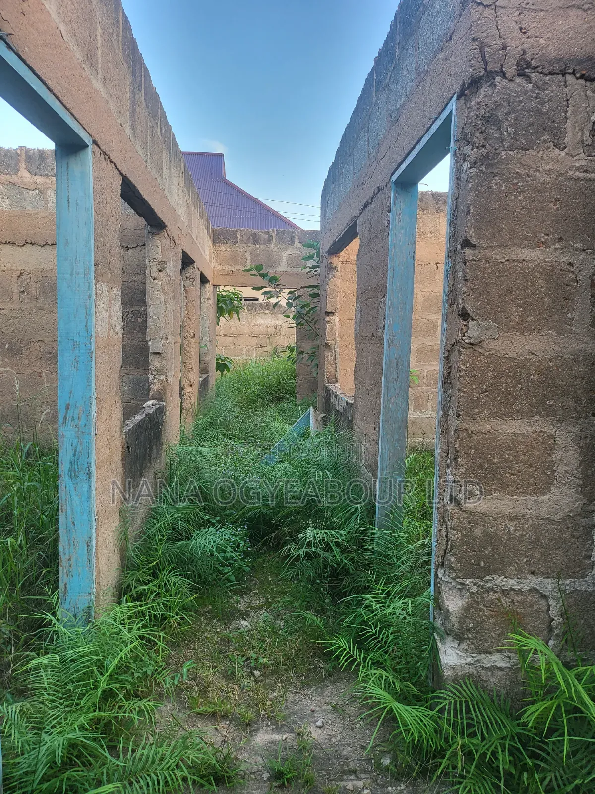 10bdrm House in At Nyaboo, Asante Akim Central Municipal for sale