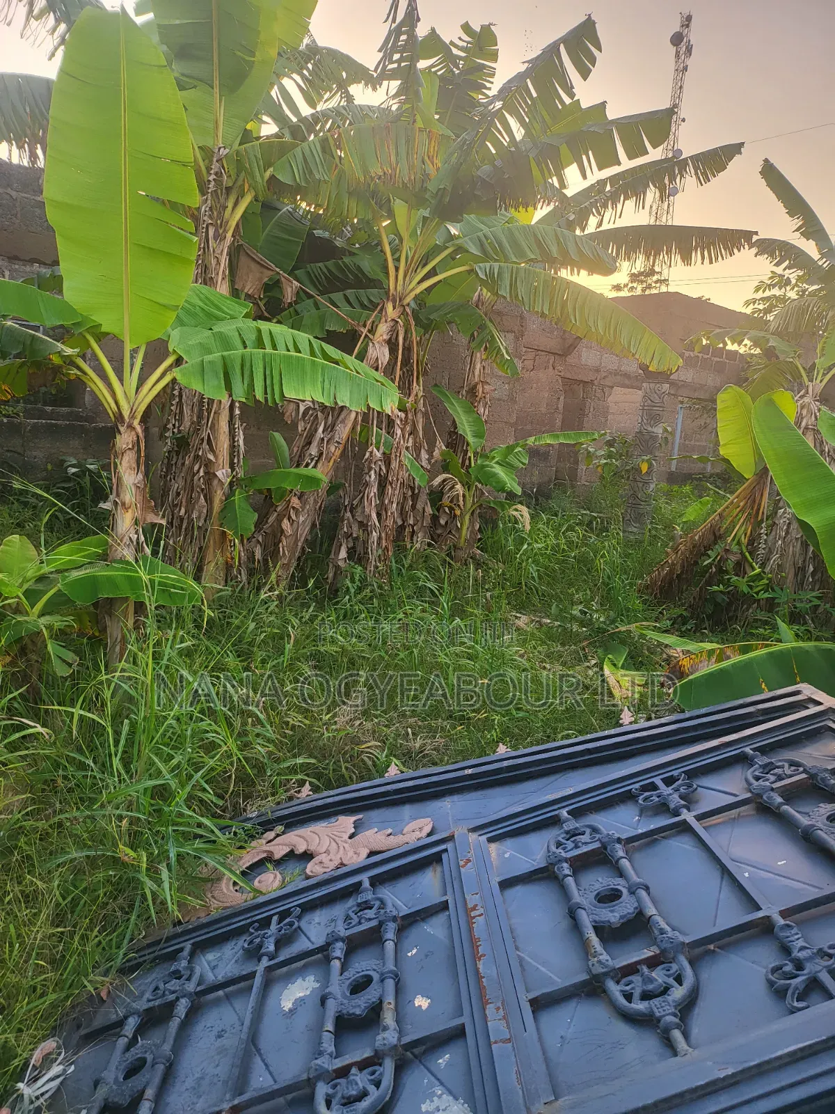 10bdrm House in At Nyaboo, Asante Akim Central Municipal for sale