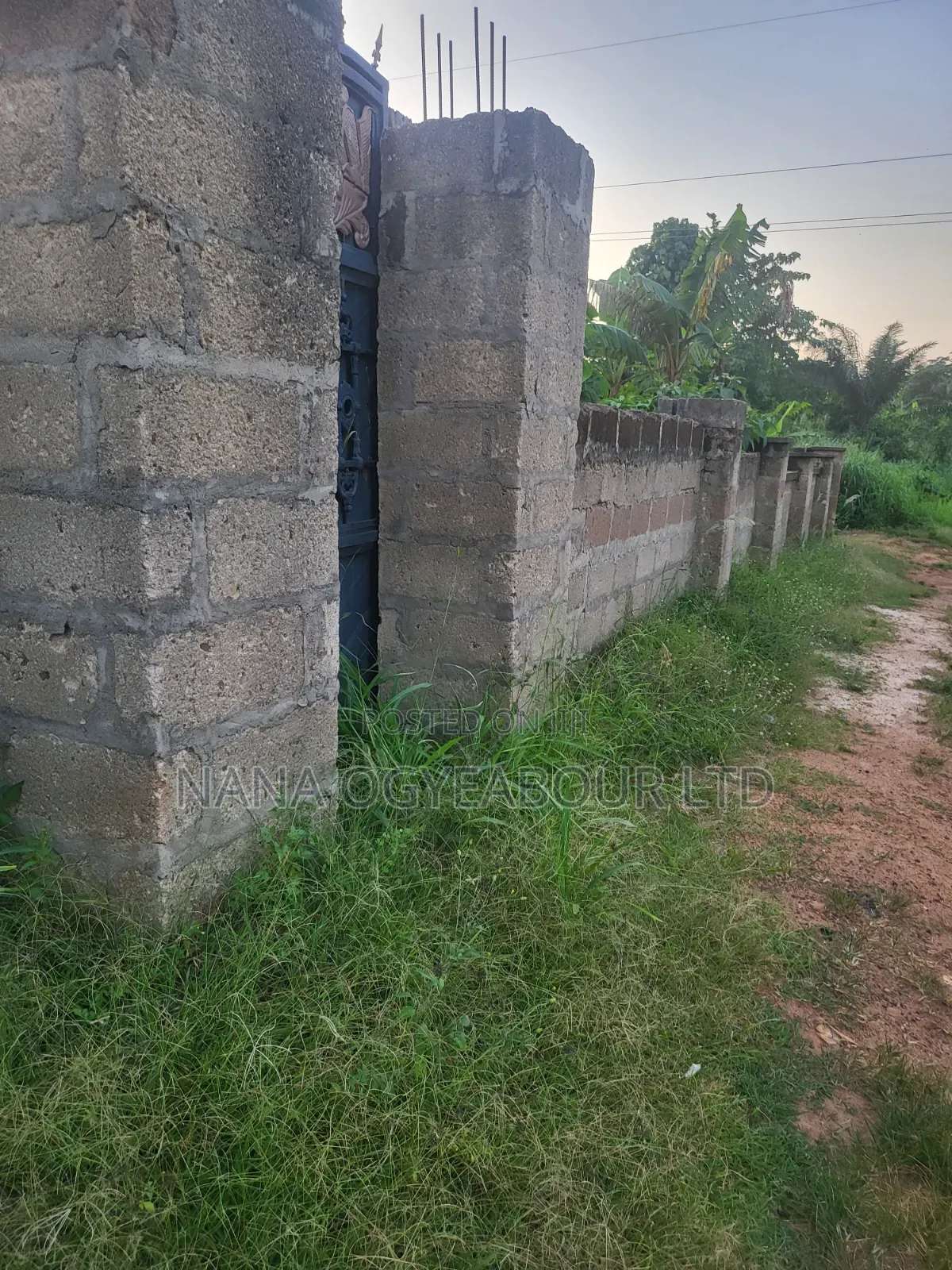 10bdrm House in At Nyaboo, Asante Akim Central Municipal for sale