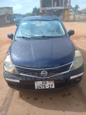 Nissan Versa 2003 Blue