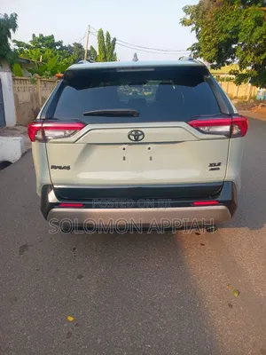 Toyota RAV4 2022 White