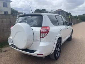 Toyota RAV4 2.5 Limited 2010 White