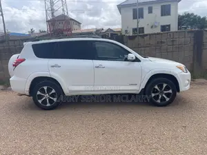 Toyota RAV4 2.5 Limited 2010 White