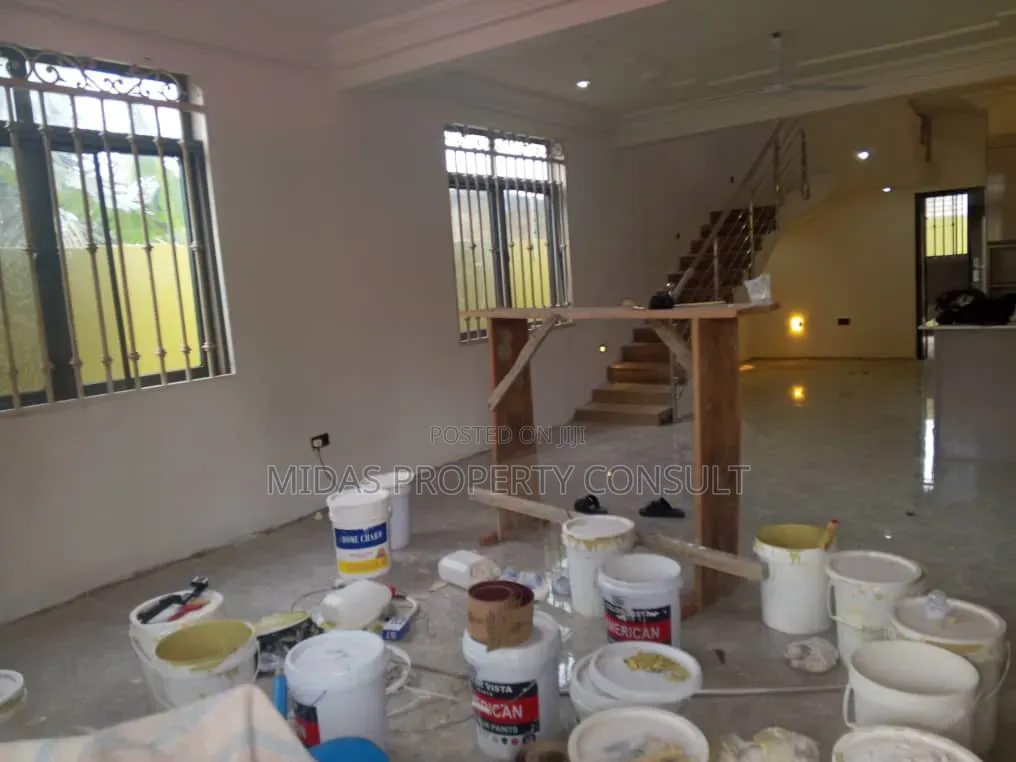 3bdrm House in 3 Junction, Amasaman for sale
