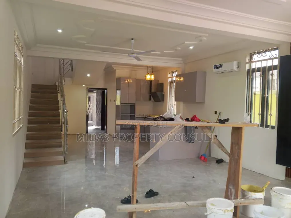 3bdrm House in 3 Junction, Amasaman for sale
