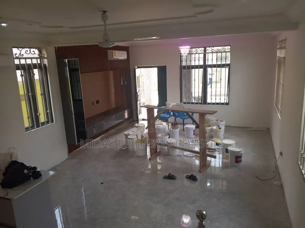 3bdrm House in 3 Junction, Amasaman for sale