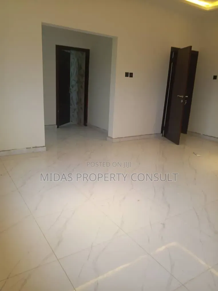 3bdrm House in 3 Junction, Amasaman for sale