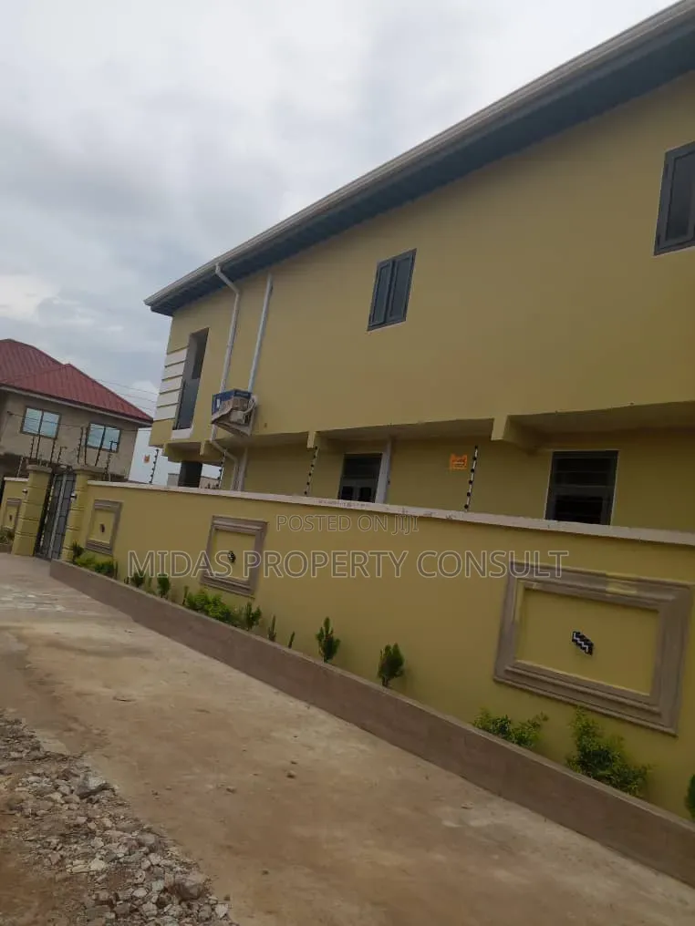 3bdrm House in 3 Junction, Amasaman for sale