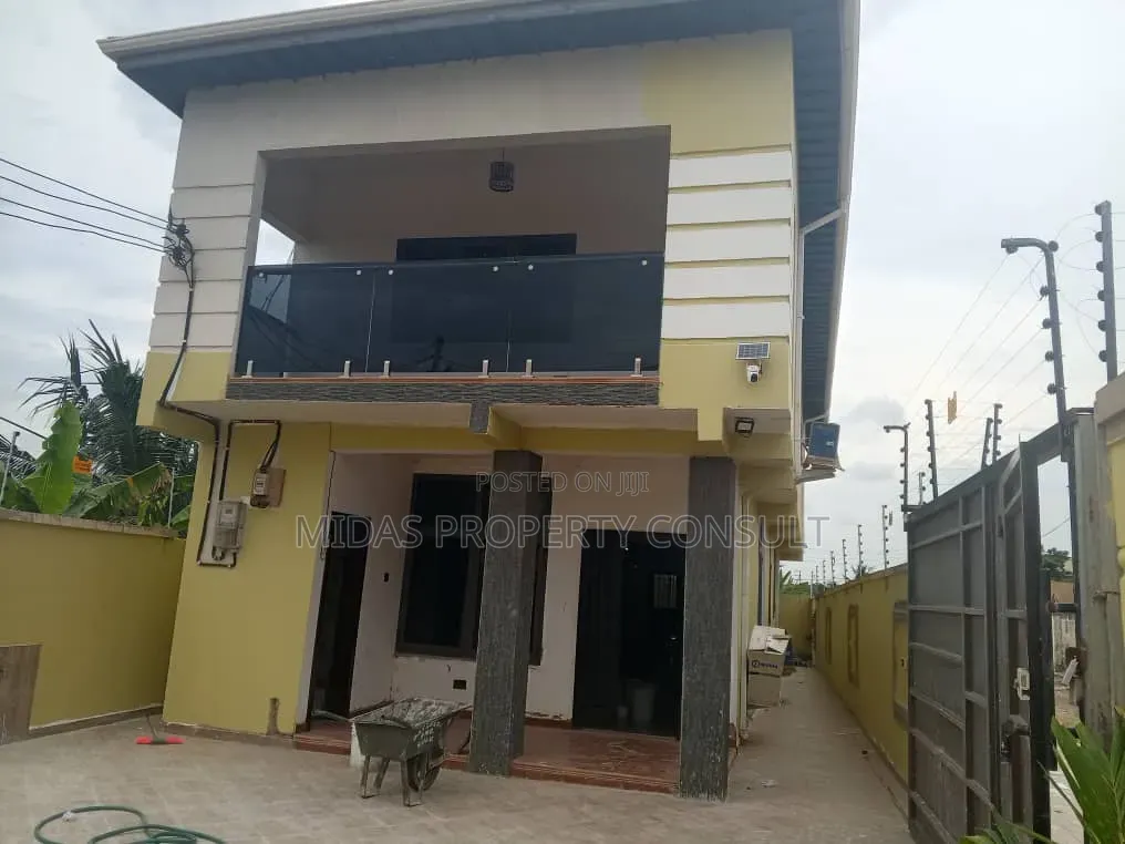 3bdrm House in 3 Junction, Amasaman for sale
