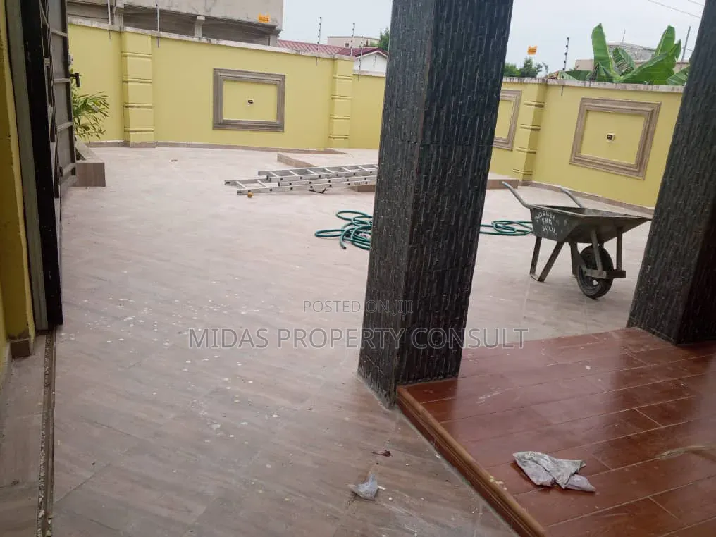 3bdrm House in 3 Junction, Amasaman for sale