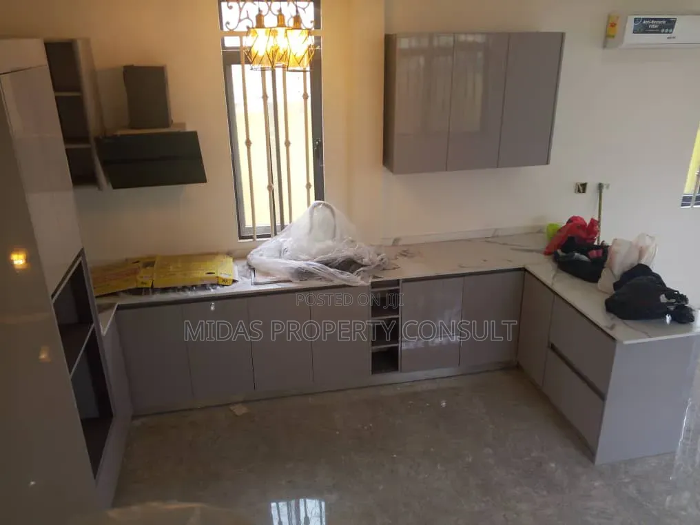 3bdrm House in 3 Junction, Amasaman for sale