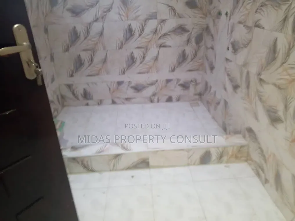 3bdrm House in 3 Junction, Amasaman for sale