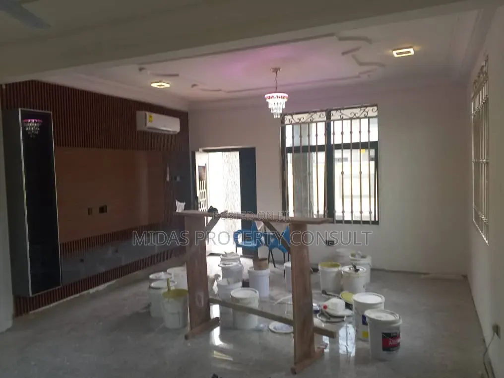 3bdrm House in 3 Junction, Amasaman for sale