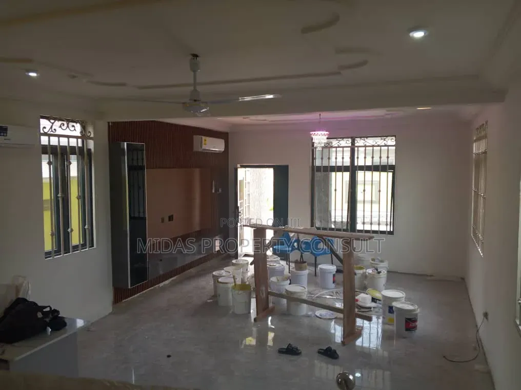 3bdrm House in 3 Junction, Amasaman for sale