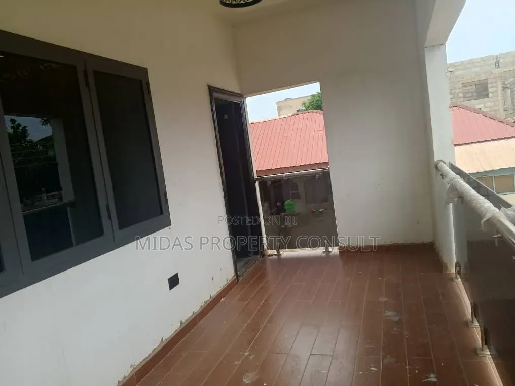 3bdrm House in 3 Junction, Amasaman for sale