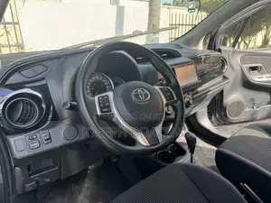 Toyota Yaris L Hatchback 5dr 2015 Gray