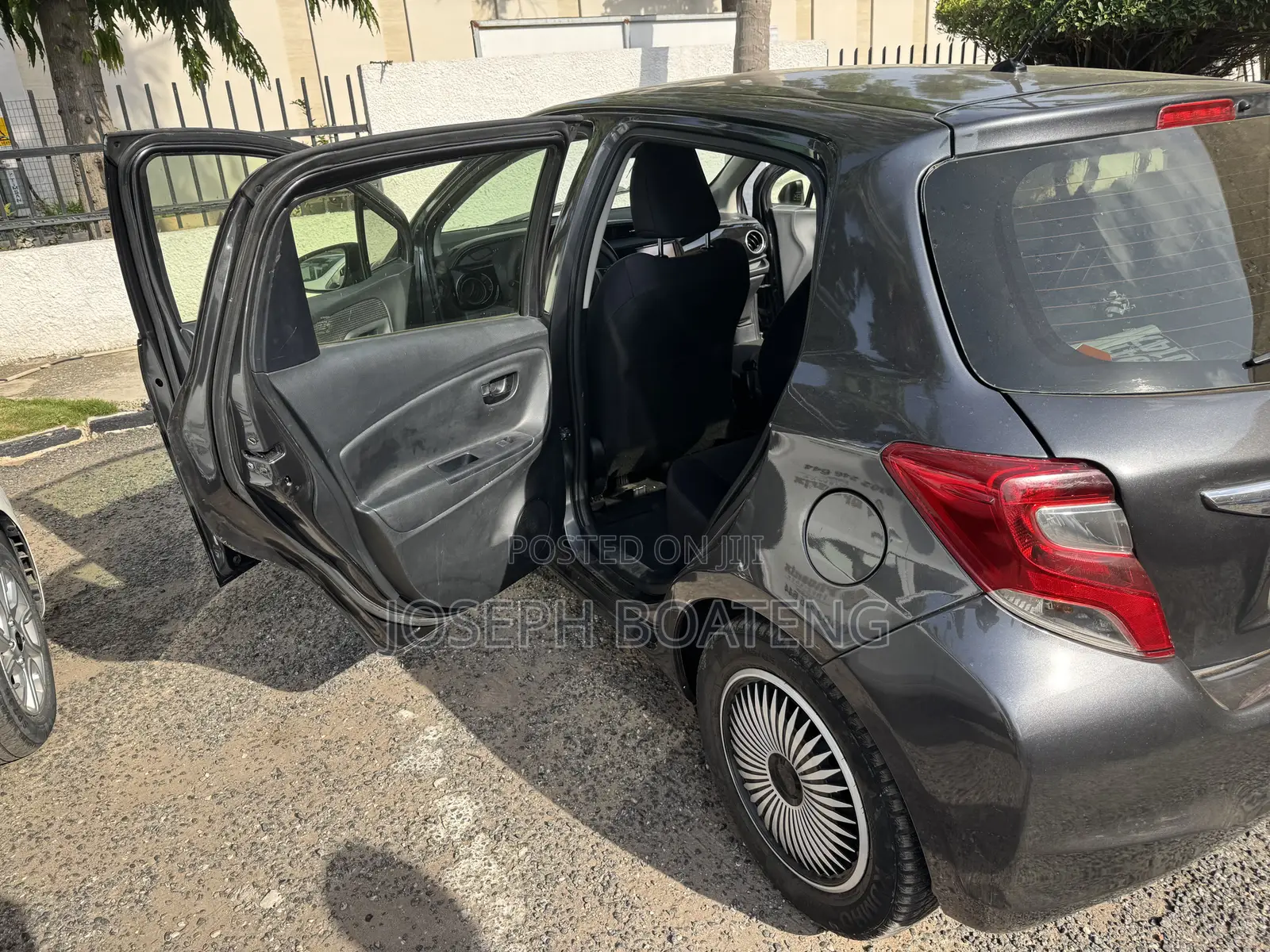 Toyota Yaris L Hatchback 5dr 2015 Gray