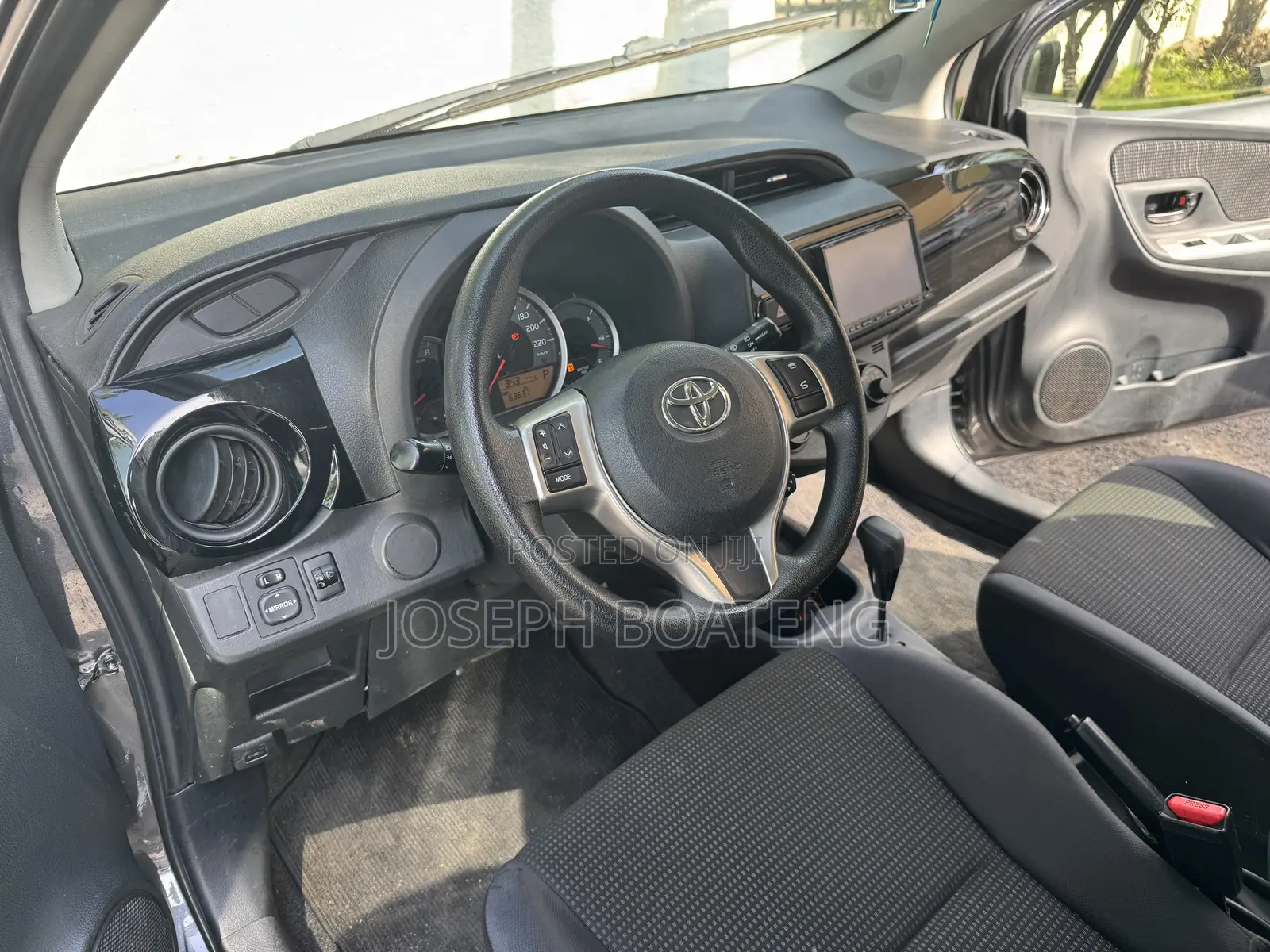 Toyota Yaris L Hatchback 5dr 2015 Gray