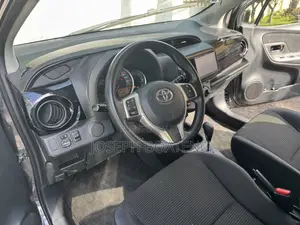 Toyota Yaris L Hatchback 5dr 2015 Gray