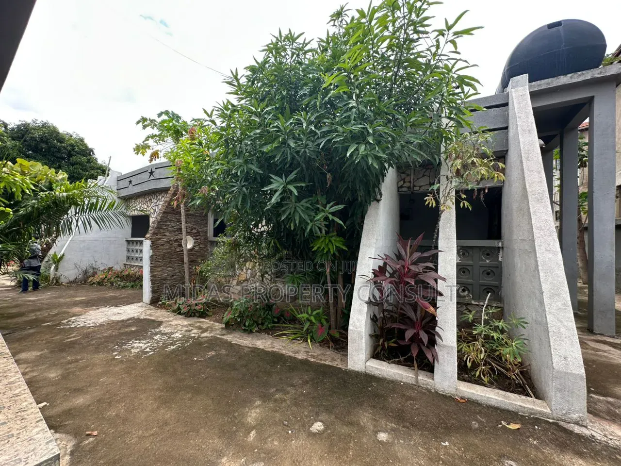11bdrm House in Haatso, Asore Junction for sale