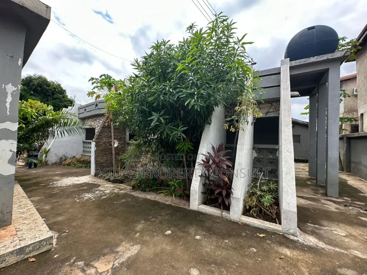 11bdrm House in Haatso, Asore Junction for sale