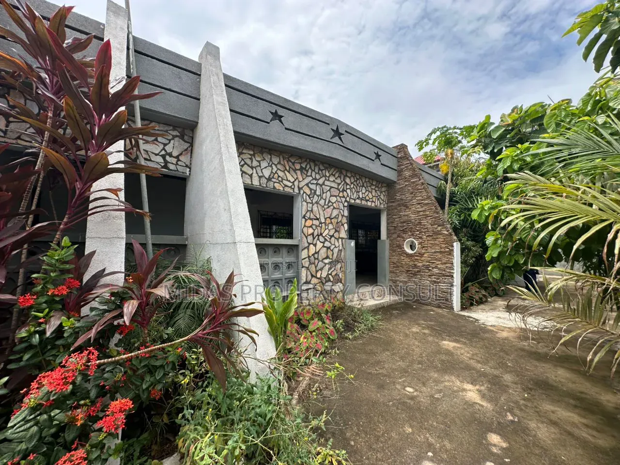 11bdrm House in Haatso, Asore Junction for sale