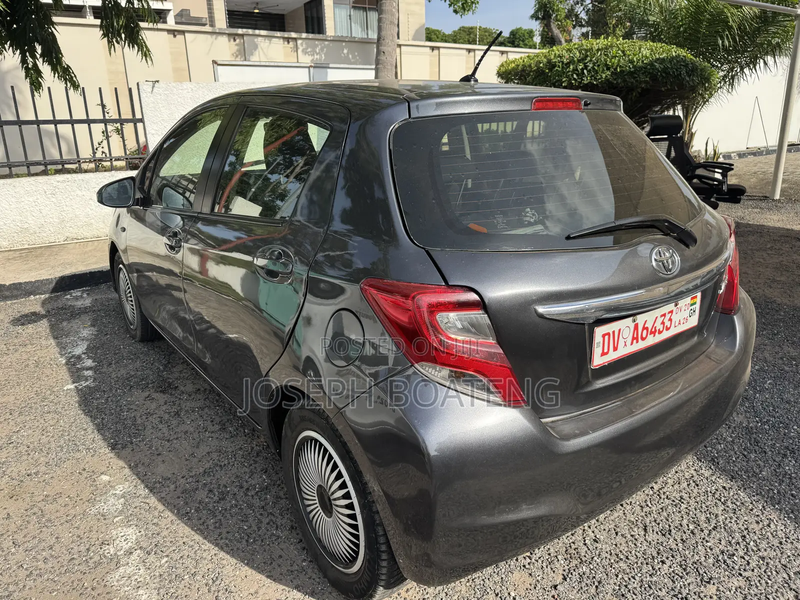 Toyota Yaris L Hatchback 5dr 2015 Gray