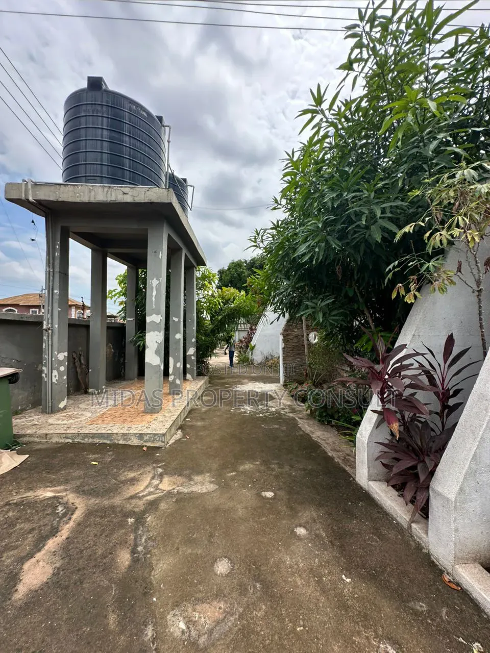 11bdrm House in Haatso, Asore Junction for sale