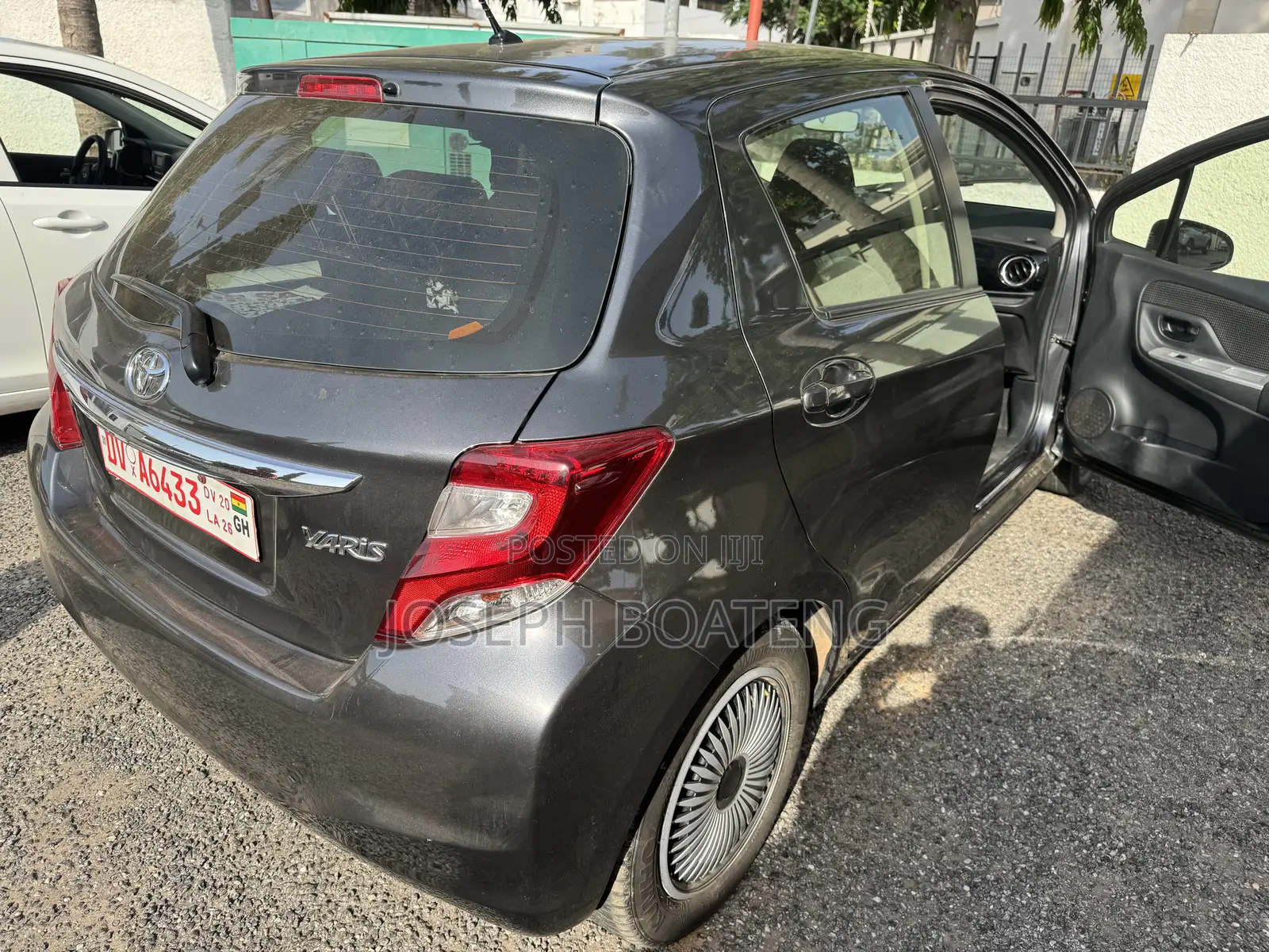 Toyota Yaris L Hatchback 5dr 2015 Gray