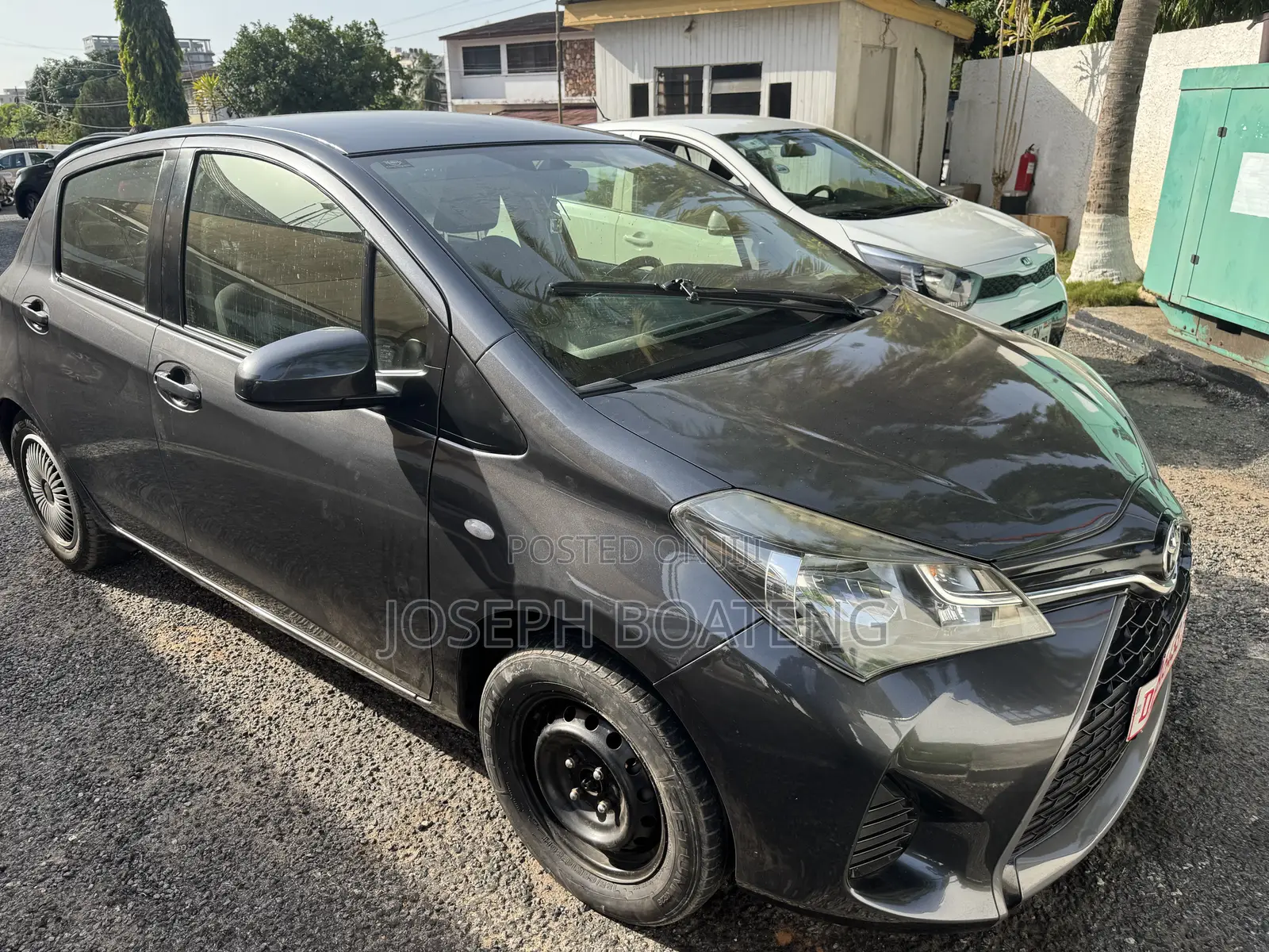 Toyota Yaris L Hatchback 5dr 2015 Gray