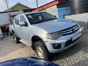 Mitsubishi L200 Double Cab 2.5 136hp 4WD 2011 Blue