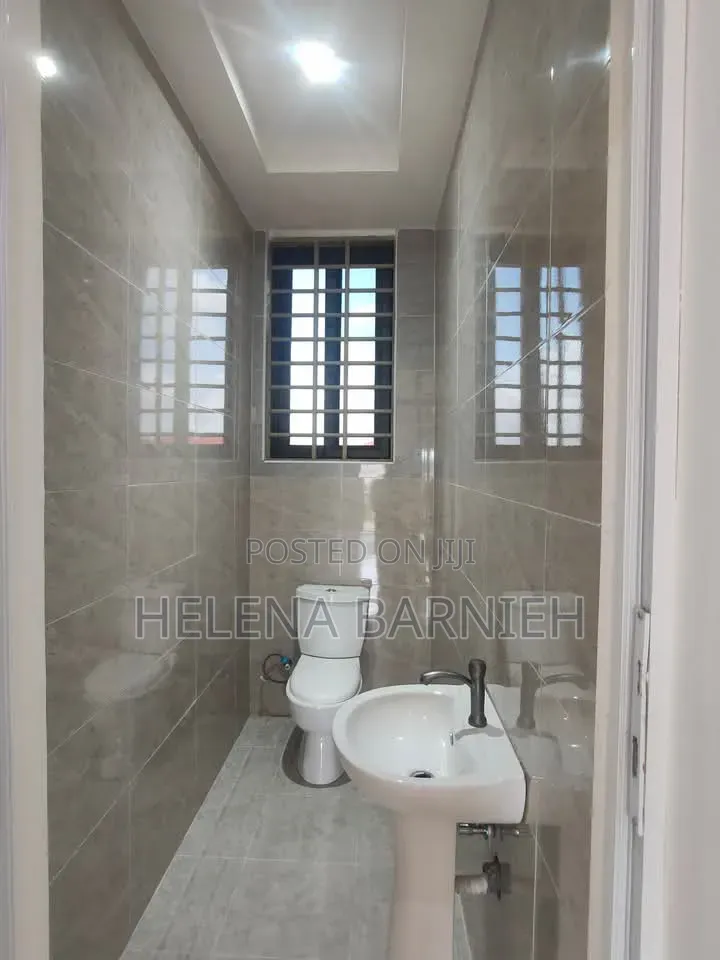 2bdrm Apartment in Helena Estate Agency, Ofankor for rent