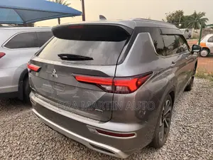 Mitsubishi Outlander SE Special Edition 2023 Silver