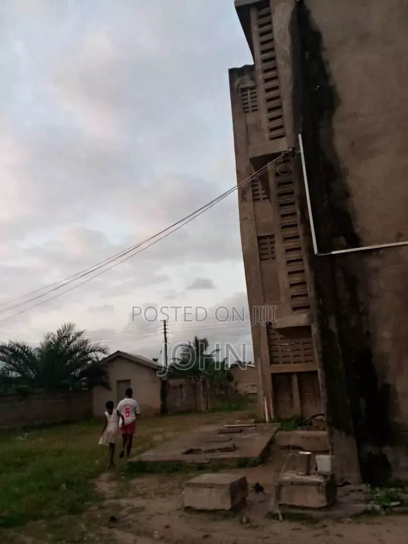 8bdrm House in Survivorestates, Akweley for sale