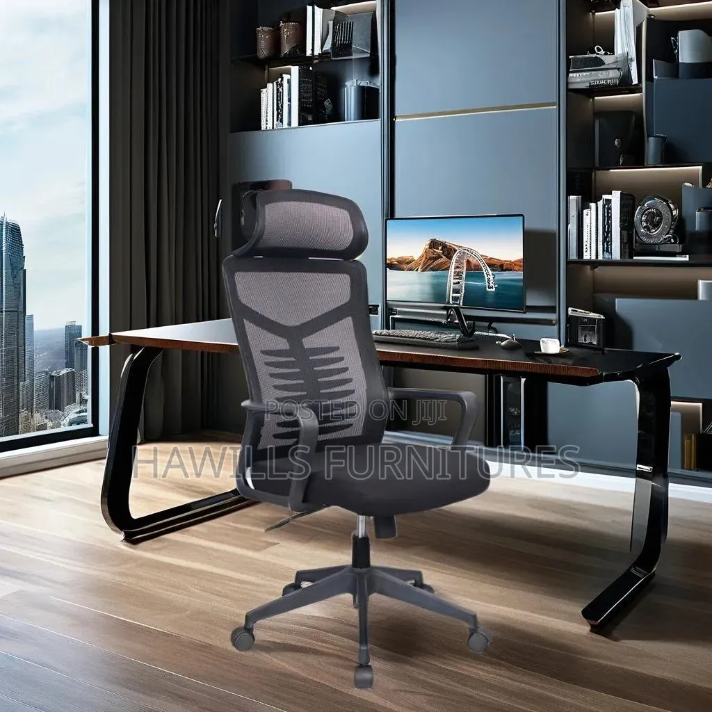 Office Swivel Chair Featuring a Mesh Backrest