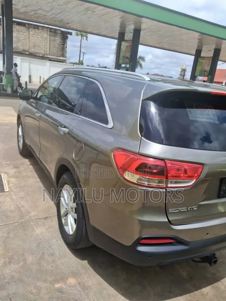 Kia Sorento 4dr SUV 2016 Brown