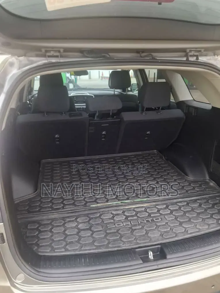 Kia Sorento 4dr SUV 2016 Brown