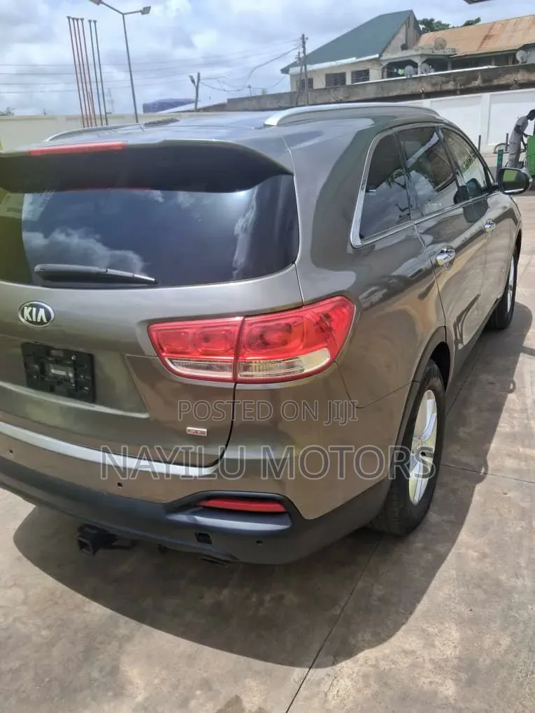 Kia Sorento 4dr SUV 2016 Brown