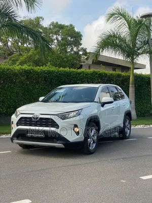 Toyota RAV4 XLE Premium 2021 White