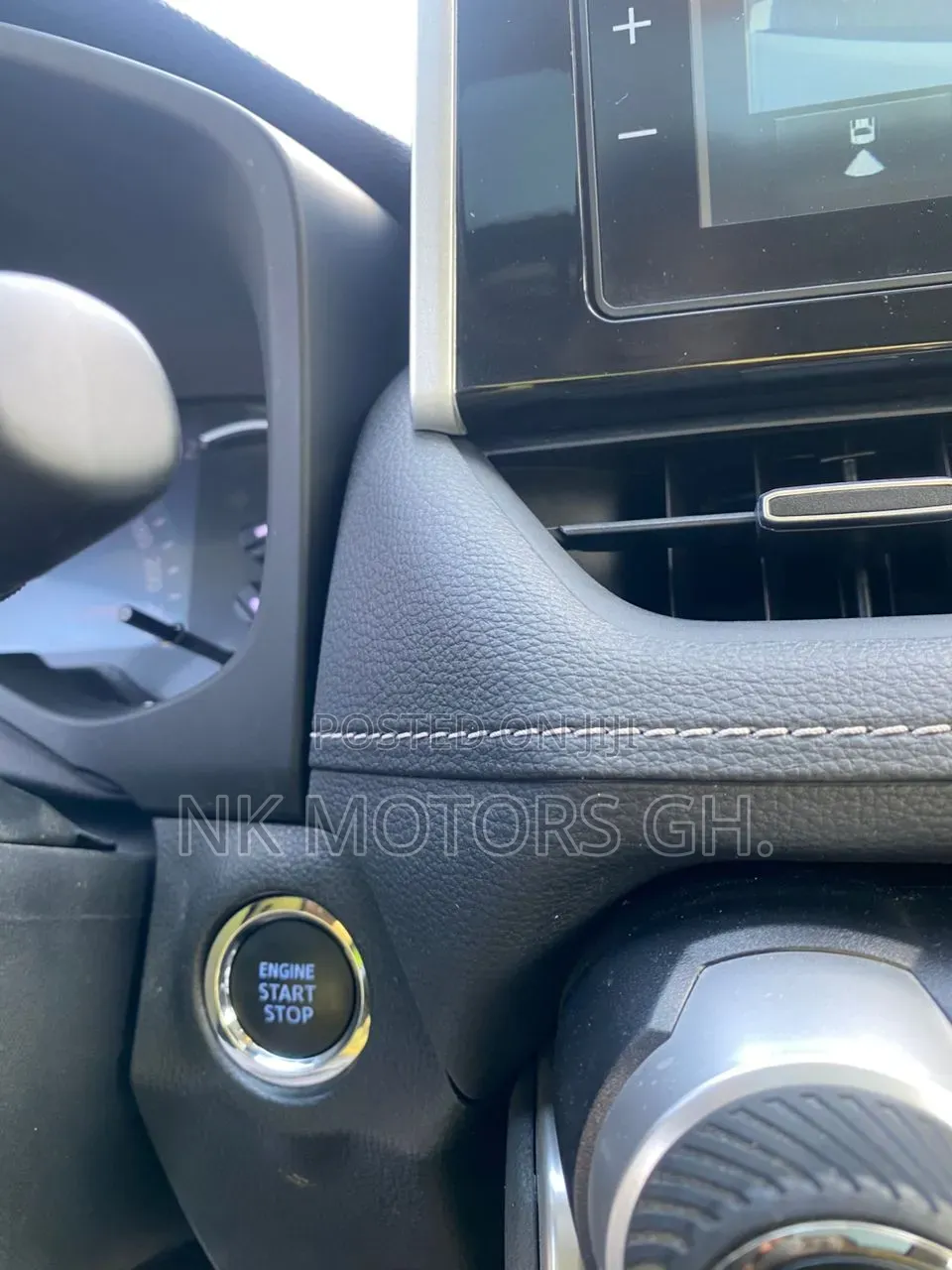 Toyota RAV4 XLE Premium 2021 White