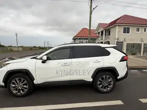 Toyota RAV4 XLE AWD 2019 White