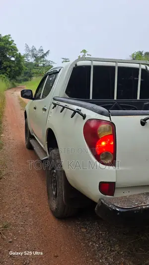 Mitsubishi L200 2014 White
