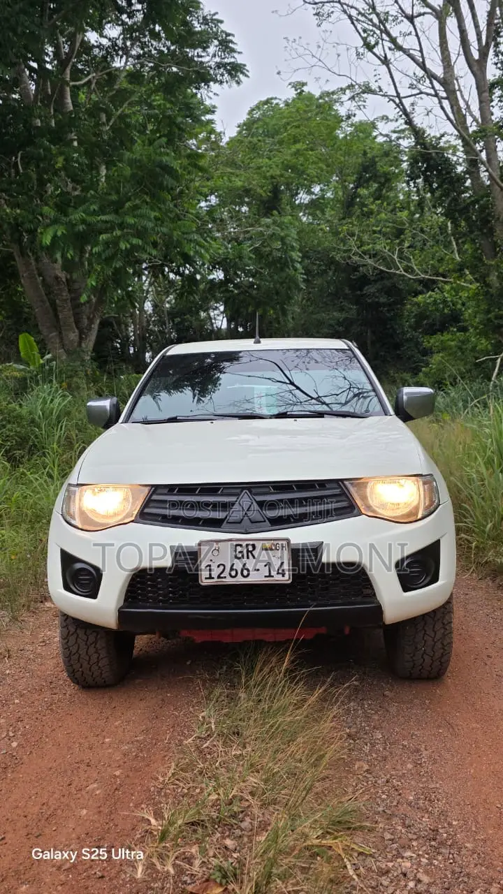 Mitsubishi L200 2014 White