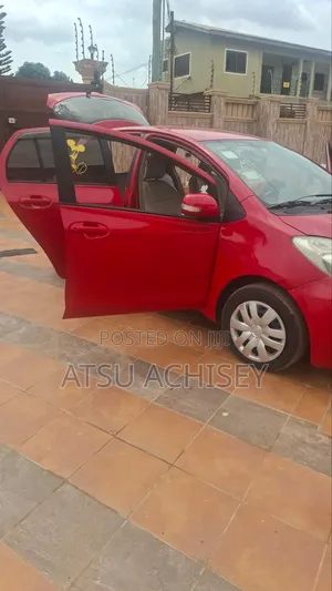 Toyota Vitz 1.0 FWD 3dr 2010 Red