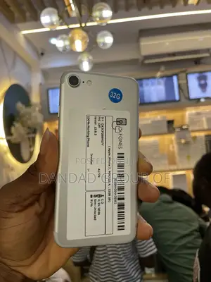 New Apple iPhone 7 32 GB Silver