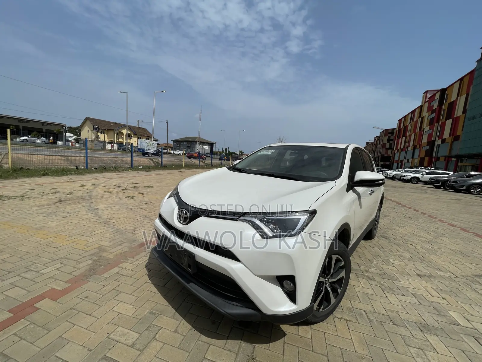 Toyota RAV4 LE FWD 2019 White