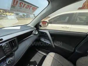 Toyota RAV4 LE FWD 2019 White