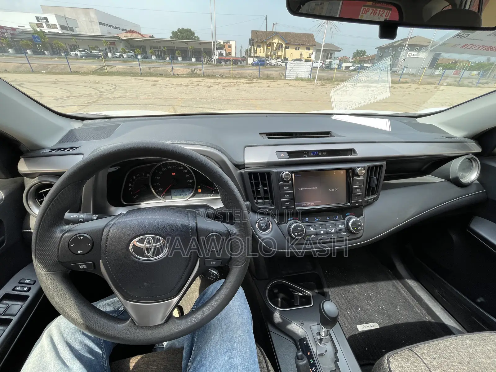 Toyota RAV4 LE FWD 2019 White