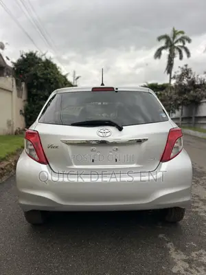 Toyota Vitz 1.3 AWD 5dr 2011 Silver
