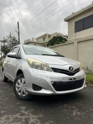 Toyota Vitz 1.3 AWD 5dr 2011 Silver